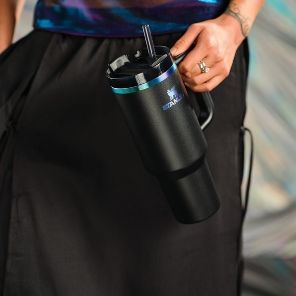 Stanley 40 oz. Quencher H2.0 FlowState Tumbler Black Chroma Water Cup Bottle NEW - Picture 2 of 8